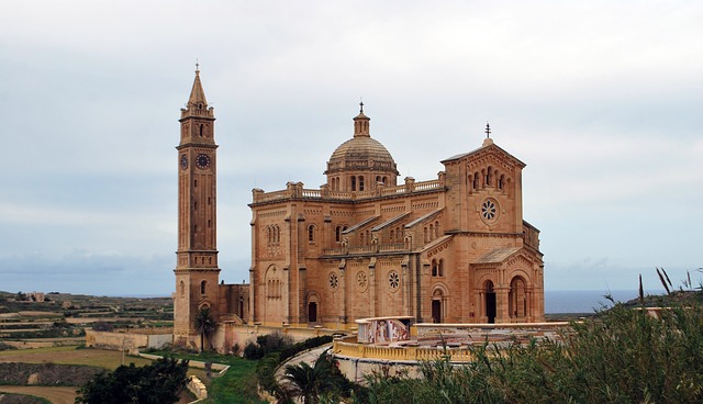 Gotický chrám Malta.jpg